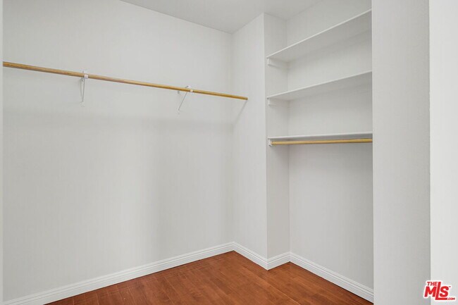 Building Photo - 1411 Cloverfield Blvd