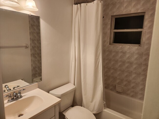 Building Photo - 17317 Whitewater Ct