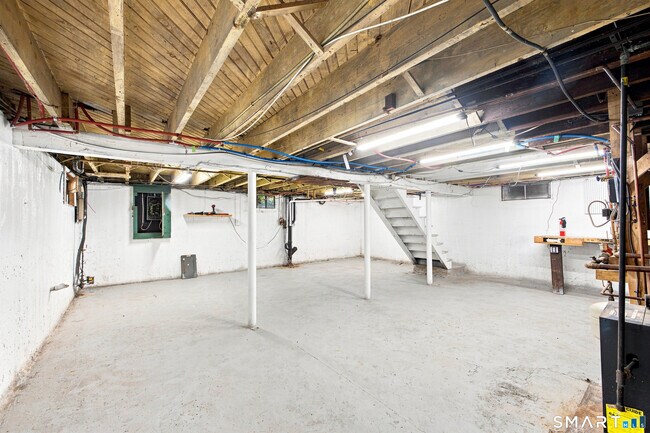 Building Photo - 109 Johnson St