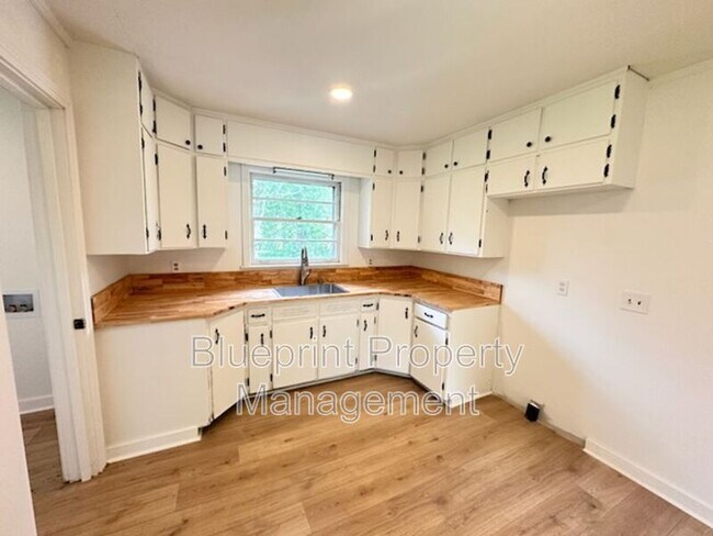 Building Photo - 9836 Redcliff Rd