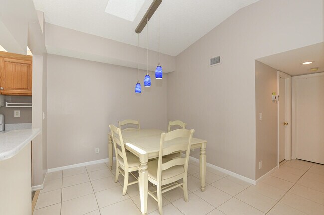 Building Photo - 2504 SE Anchorage Cove