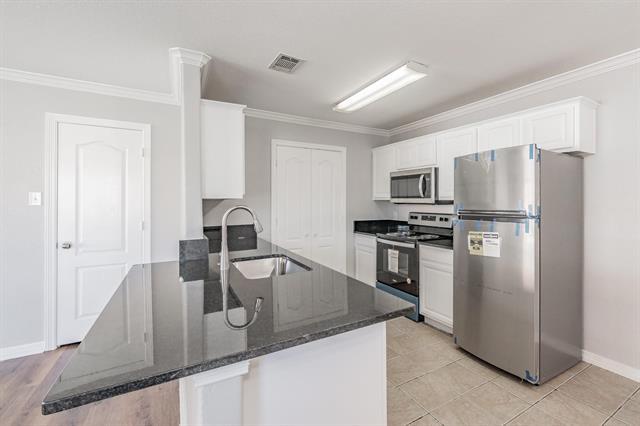 Primary Photo - 230 Overleaf Dr