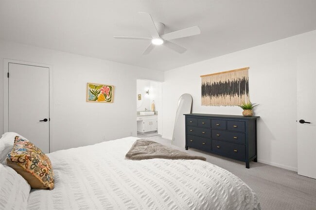 Building Photo - 12101 Carmel Park Ln