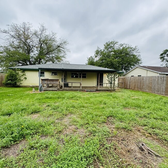 Building Photo - 306 Landry Dr