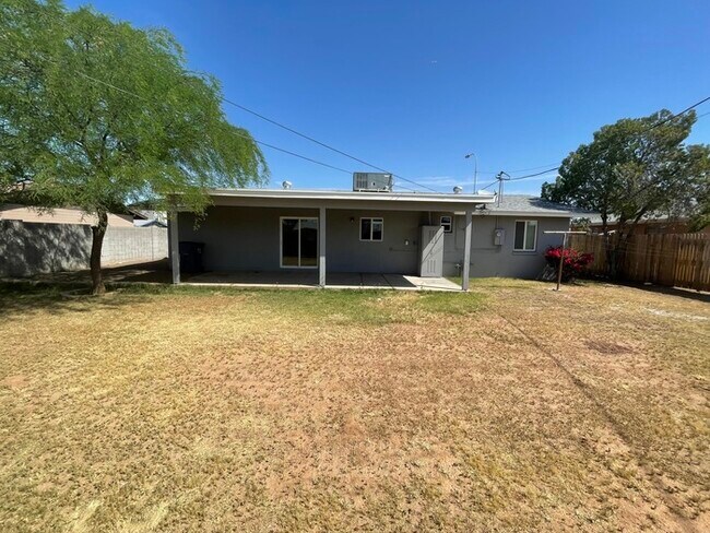 Building Photo - Fully Remodeled Tempe