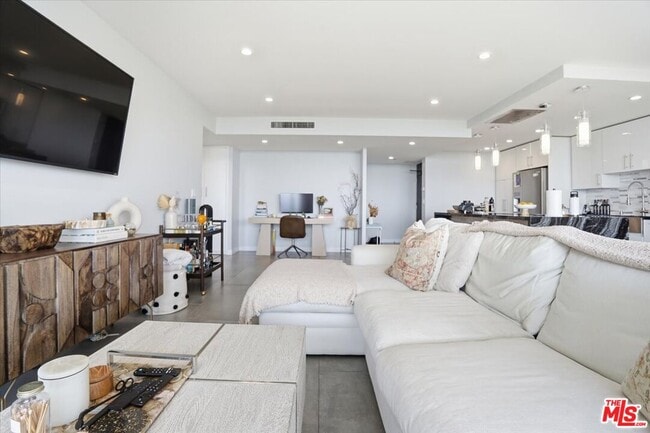 Building Photo - 2222 Ave of the Stars