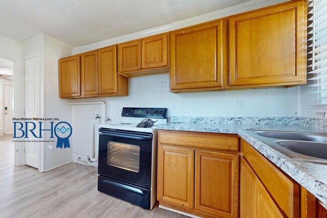 Building Photo - 3213 Shields Ave