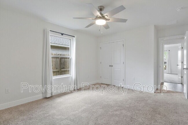 Building Photo - 2419 Privet Berry Dr