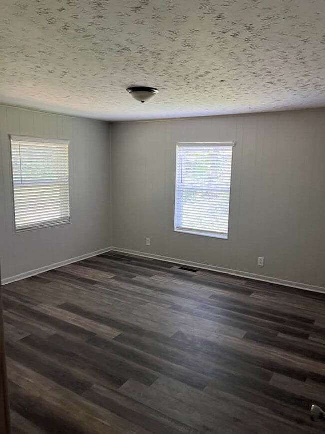 Building Photo - Spacious 4BR Renovated Home for Rent in Pi...