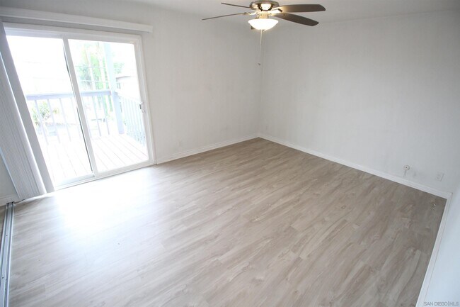 Building Photo - 2212 Edinburg Ave