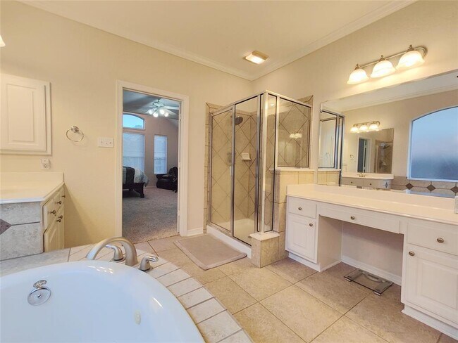 Building Photo - 2418 Devonshire Dr
