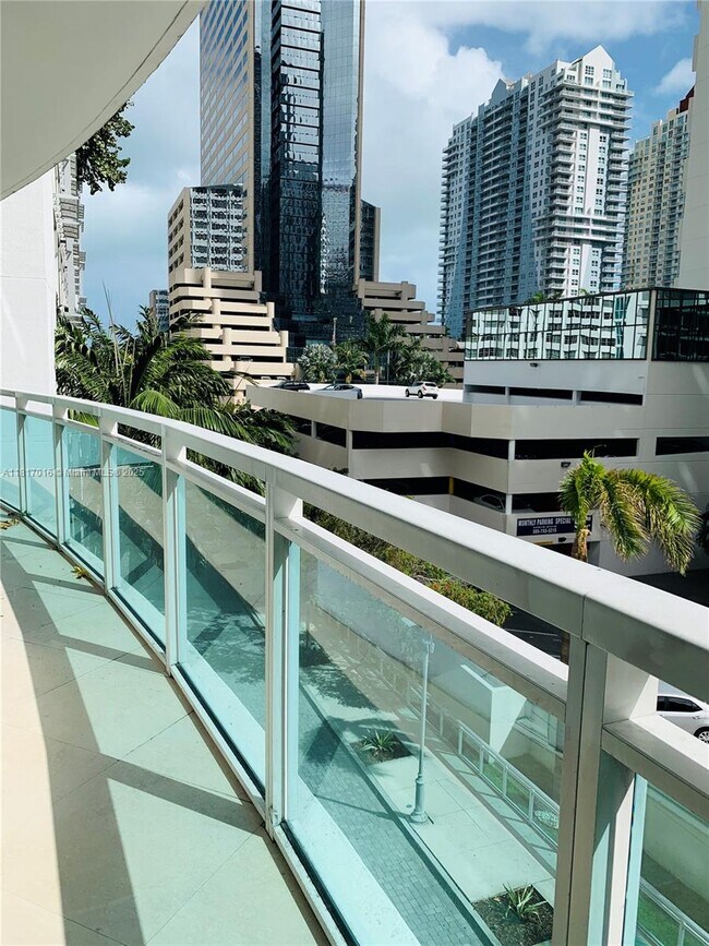 Building Photo - 951 Brickell Ave