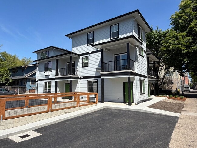Building Photo - Brand New 2 bedroom 1.5 bath unit