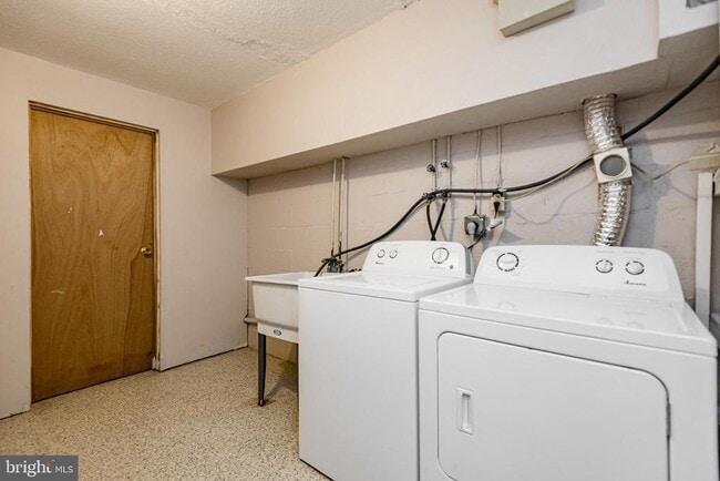 Building Photo - 517 Stockbridge Ct