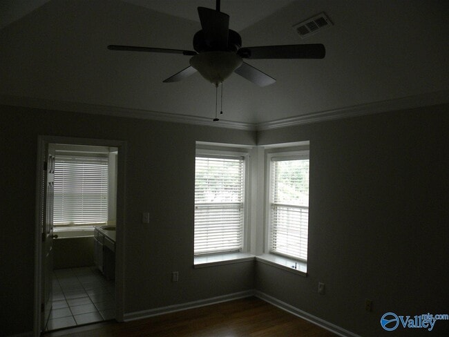 Building Photo - 102 Sunset Cir