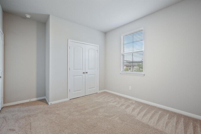 Building Photo - 283 Carolina Buckthorn Dr