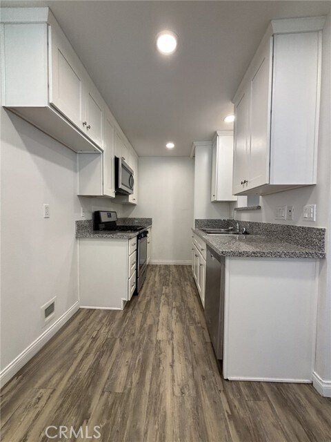 Building Photo - 657 Scott Pl