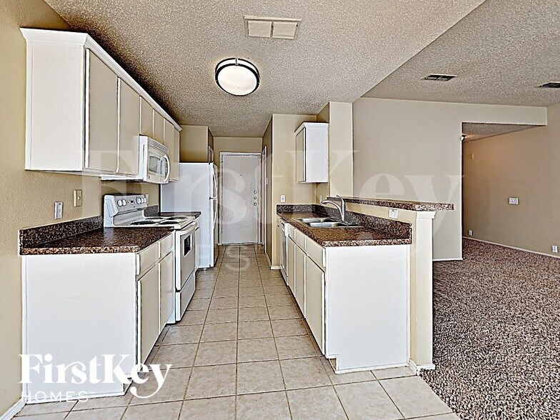 Building Photo - 208 Amber Ridge Dr