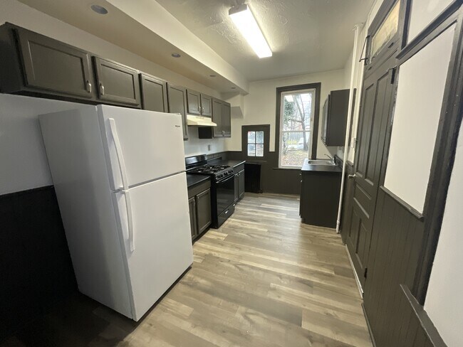 Building Photo - 649 W College Ave