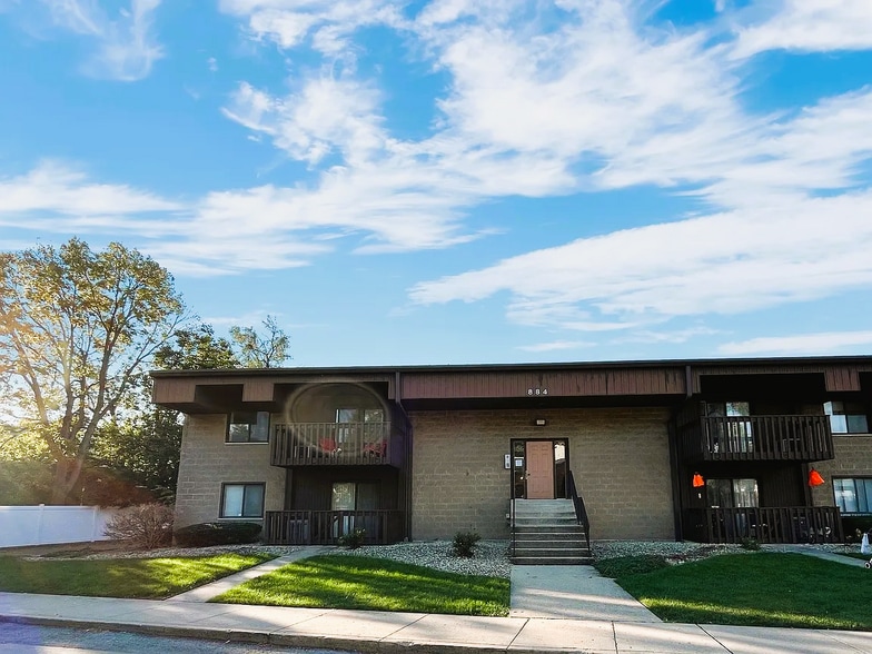 Building Photo - 884 N Prairie Ave