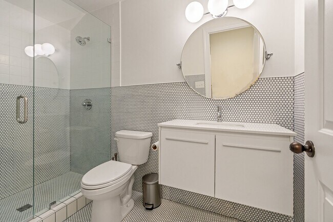 Building Photo - Convenient Carrboro Living in a Spacious 4 Bedroom Home