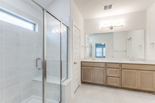 Building Photo - 4908 Pebblewood Dr