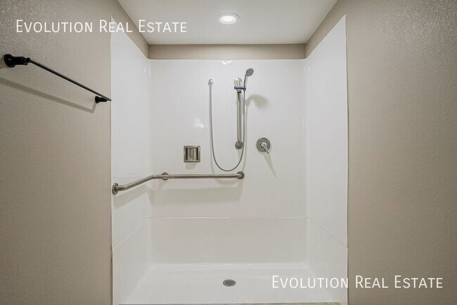 Building Photo - 2033 S Paseo Loma