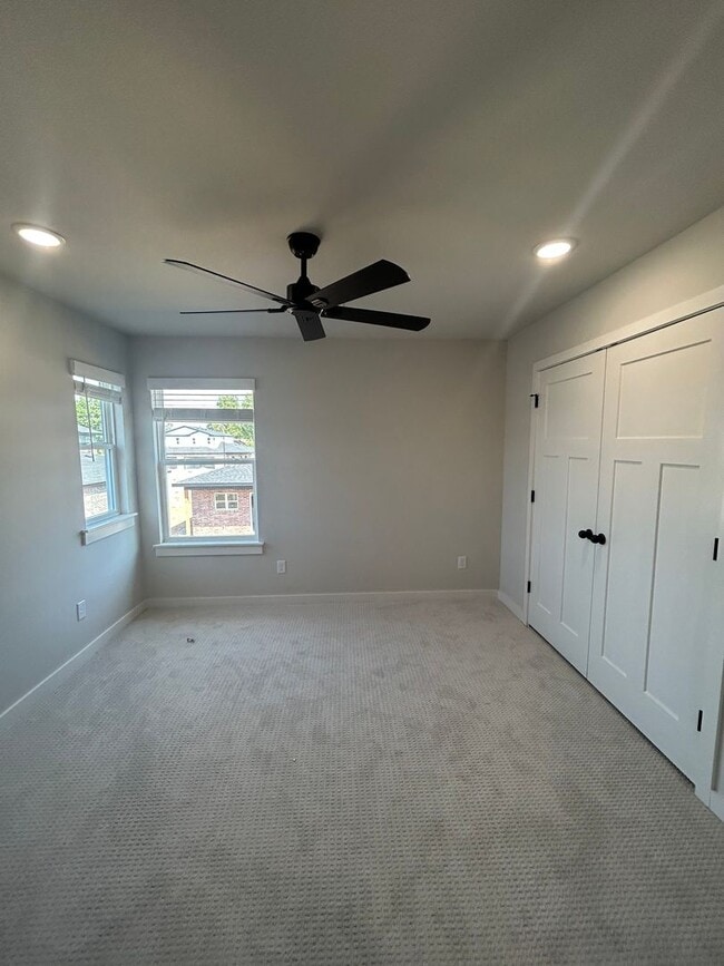 Building Photo - 621-623 Cosmos St