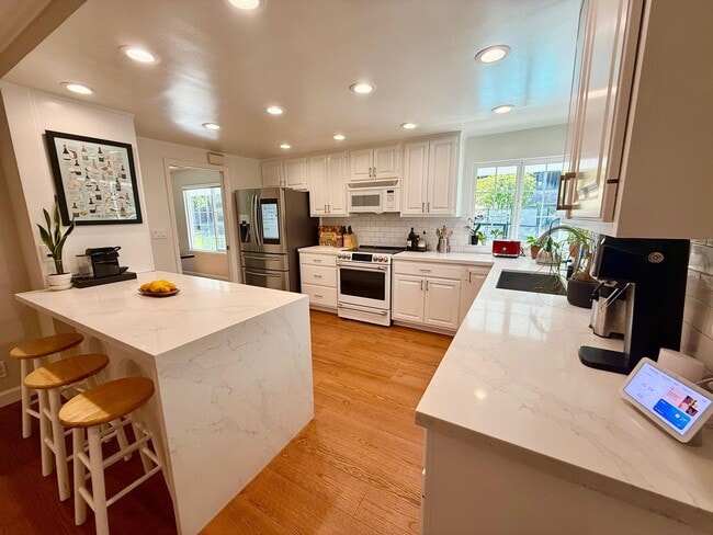 Building Photo - Stunning 4BD + Office Home with Pool in Li...