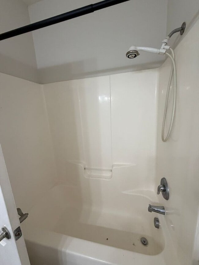 Building Photo - Independence South Brick One Level Patio Home. UPDATED! Open Floor Plan, Clean, Pets Ok!