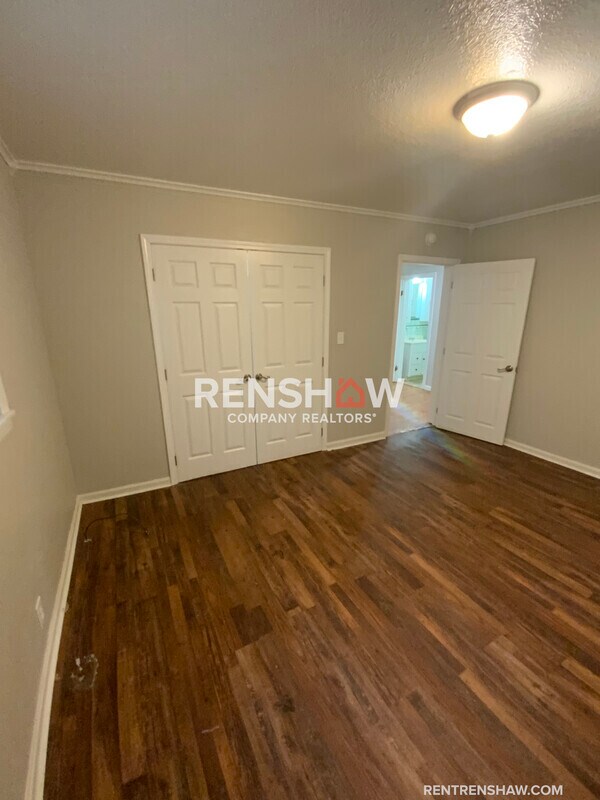 Building Photo - 212 N Poplar St