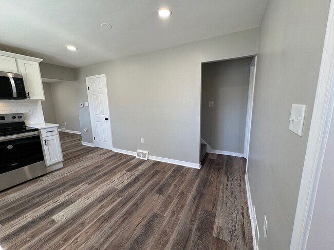 Building Photo - BEAUTIFULLY UPDATED 2 Bedroom / 1.5 Bath home in Penn Trafford School District