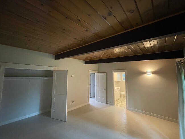 Building Photo - Spacious 4 Bed / 3 Bath Remodeled Rambler | Large Yard + Outbuildings + Minutes to Marina Desirab...