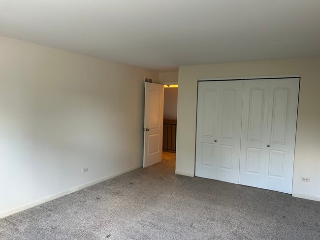 Building Photo - 239 N Hager Ave