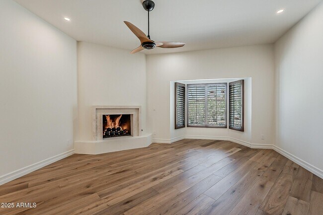 Building Photo - 5654 E Mesquite Ln