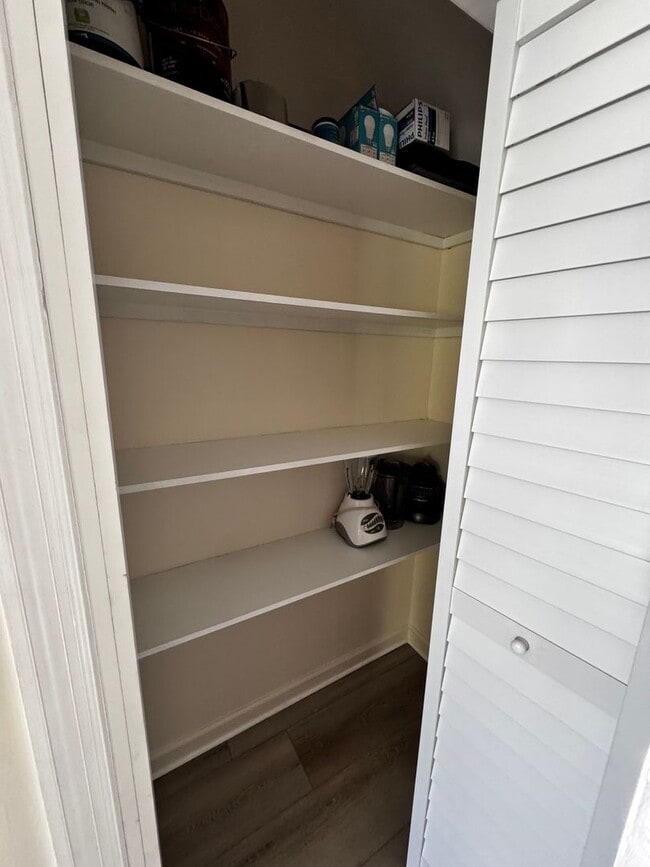 Building Photo - Key West Condo For Rent