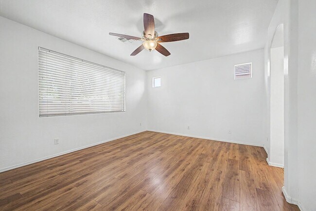 Building Photo - 15235 W Windward Ave