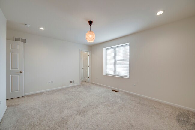 Building Photo - 4138 Irving Rd