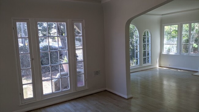 Building Photo - 2213 Carmona Ave