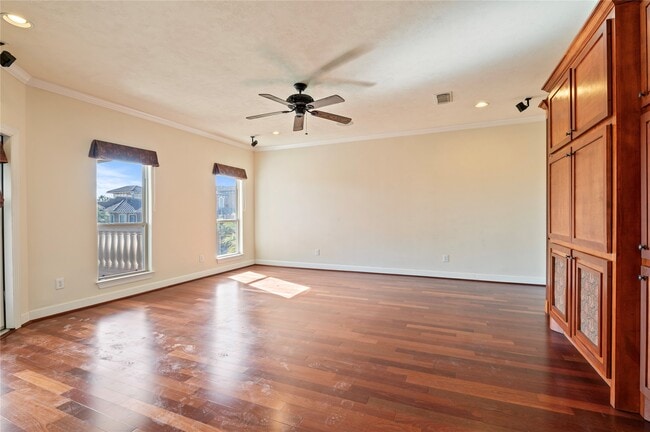 Building Photo - 538 Villa Dr