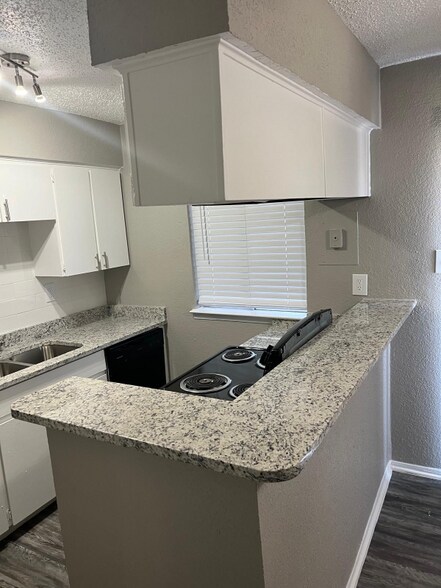 Building Photo - 3203 W Walnut Hill Ln