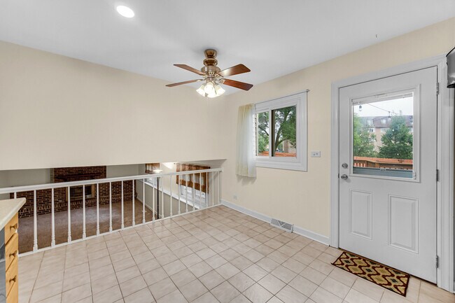Building Photo - 12 W Beech Dr