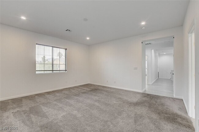 Building Photo - 8125 Chestnut Hollow Ave