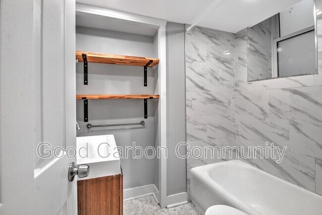 Building Photo - 2809 Main St