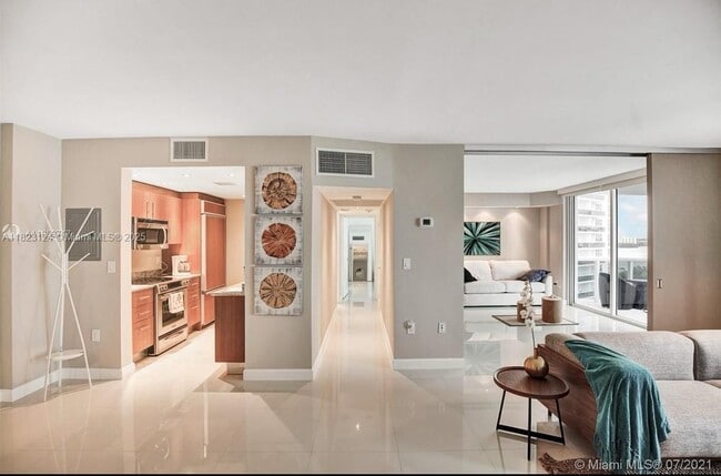 Building Photo - 10275 Collins Ave
