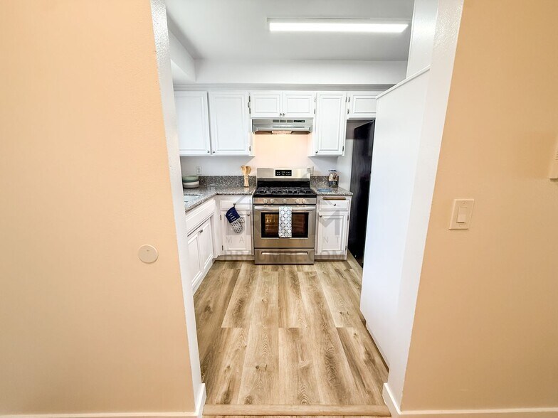 Building Photo - 11839 Burbank Blvd