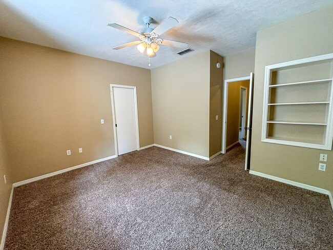 Building Photo - The Gables #29 - Pet Friendly!