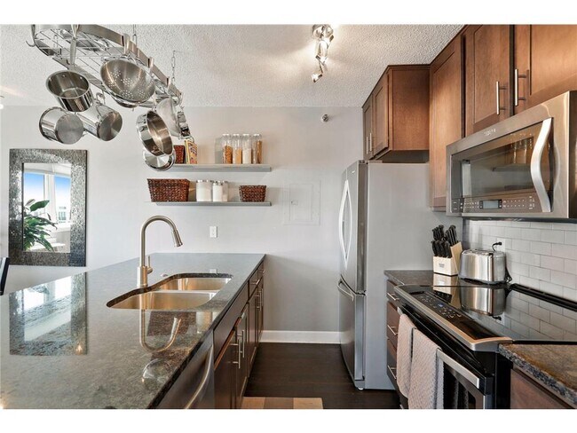 Building Photo - 433 S 7th St