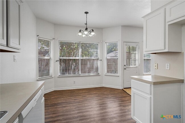 Building Photo - 204 Mallard Cove