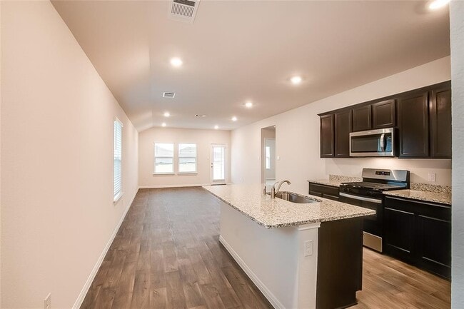 Building Photo - 490 Evergreen Sumac Lp